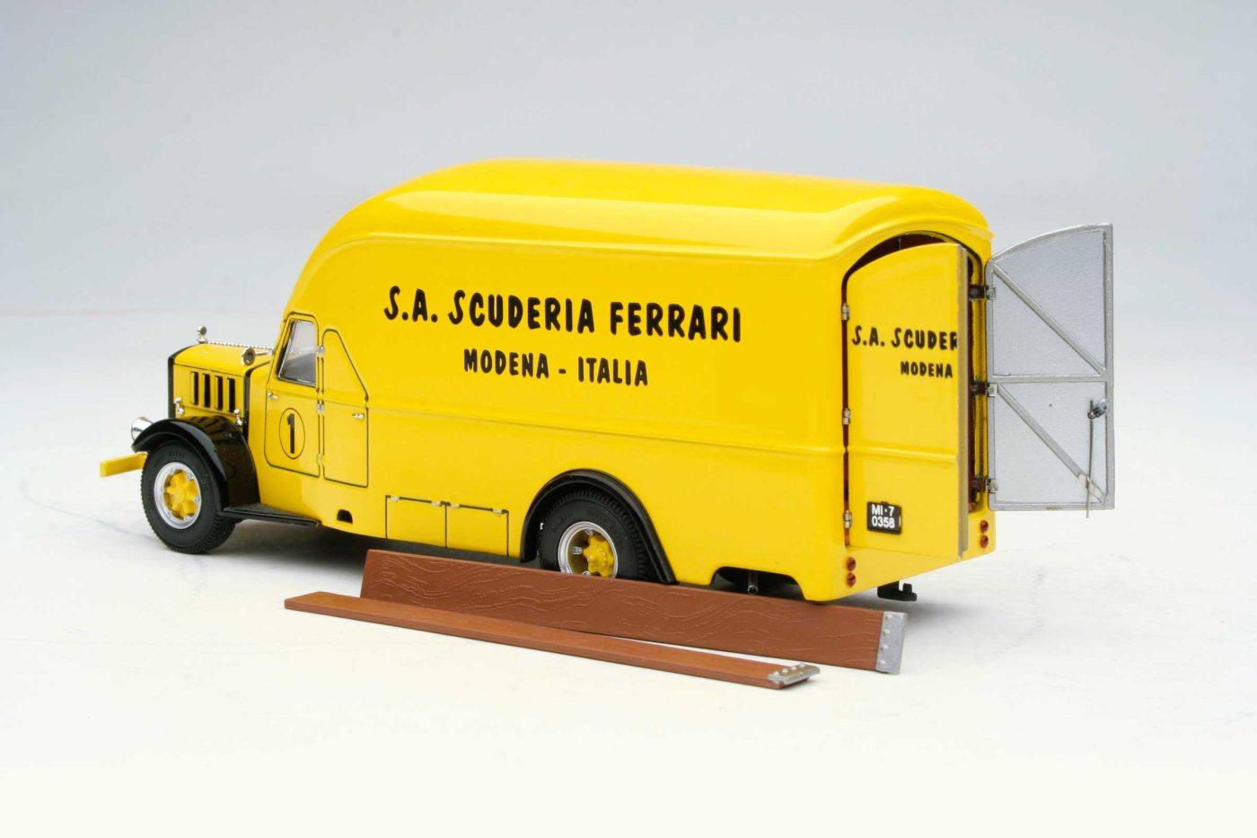 1936 Vanderbilt Cup | S. A. Scuderia Ferrari Transporter - Image 2