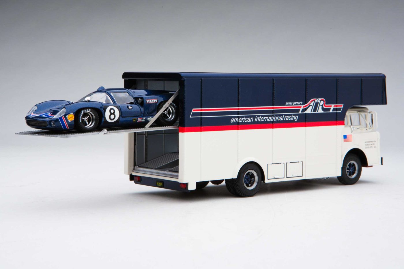 AIR Racing Team Transporter with Lola T70 Mk III Coupe - Image 2
