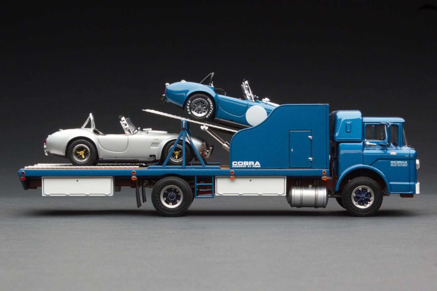 Shelby Transporter with Shelby Cobra 427 | Guardsman Blue