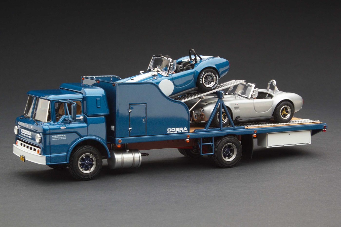 Shelby Transporter with Shelby Cobra 427 | Guardsman Blue - Image 4